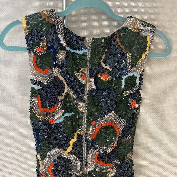 Alice + Olivia Alaina dress in sequined mesh size 0
Deep V neckline - Picture 5 of 6